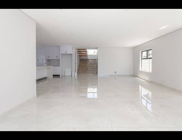 4 BEDROOM FREEHOLD FOR SALE IN PARKLANDS NORTH